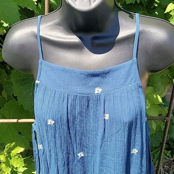 Universal Thread Flowy Summer Top NWT - Picture 3 of 12